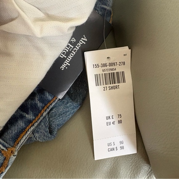 NWT Abercrombie & Fitch Curve Love High Rise 90s Relaxed Jeans Size 27 Short - Picture 8 of 8